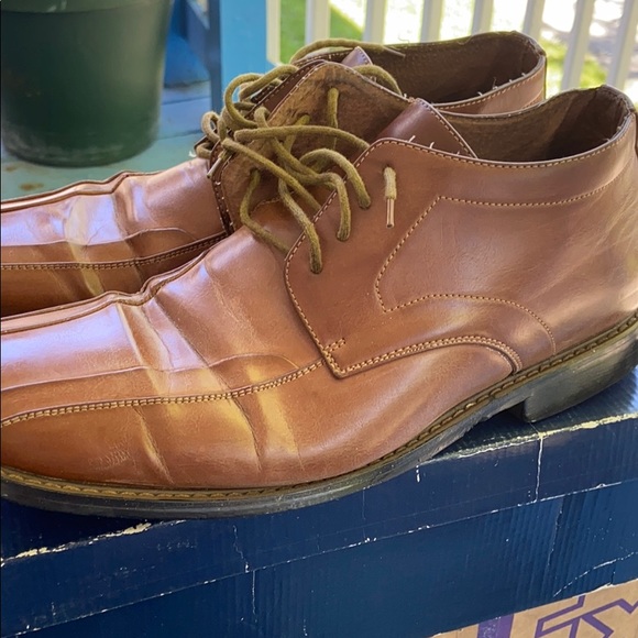 Men Shoes - Picture 2 of 4